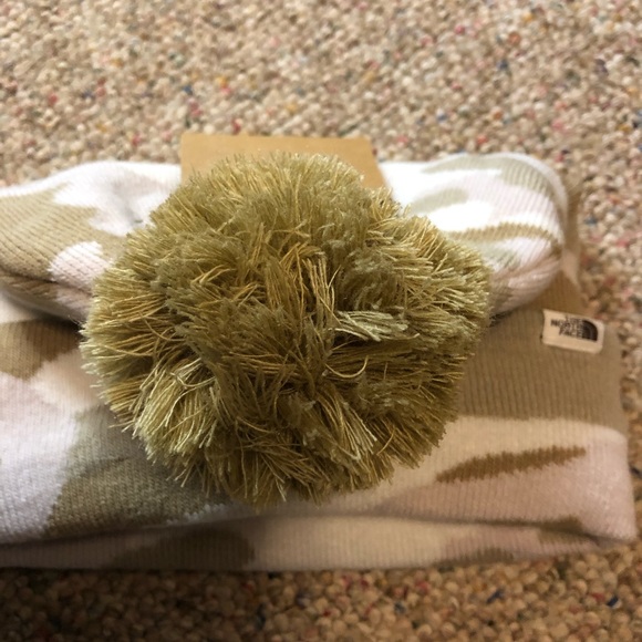 ๐ HP ๐ ๐ The North Face Ski Tuke Pom Beanie - Picture 8 of 10